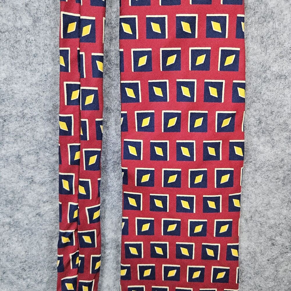 Burberry's Of London Necktie Geometric 100% Pure‎ Silk Hand Sewn USA 4"x56" SPOT